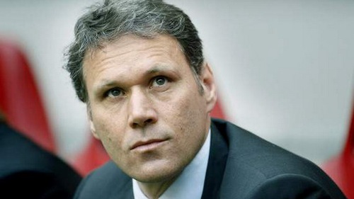 “Ghế nóng” ở Hà Lan: Van Basten rút lui, Rijkaard được tiến cử